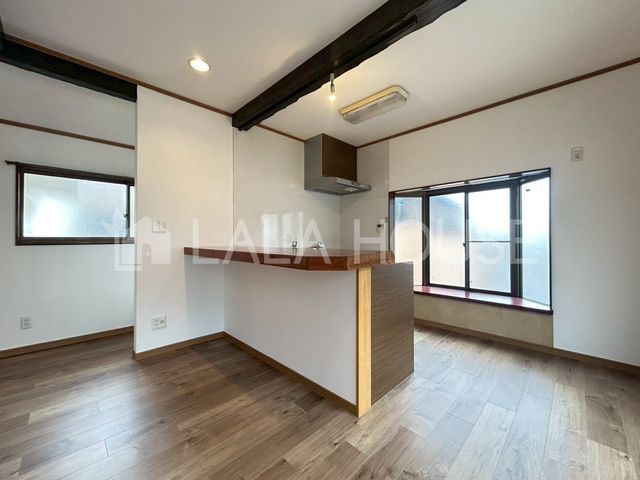 �L�b�`�� �����������Ƒ��ƌq����Ζʎ��L�b�`����