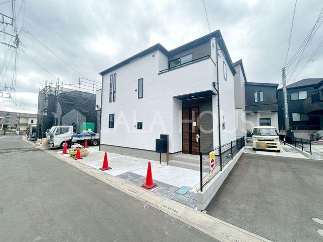 ���n�O�ώʐ^ 4�������H�w�k��7���I�ו����w�Z�k��2���E�ו����w�Z�k��5����R���r�j�E�h���b�O�X�g�A�k��8����