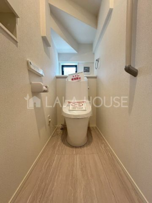 �g�C�� �g�C���ɂ͉��K�ȉ������֍��t��