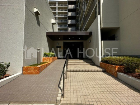 �G���g�����X -