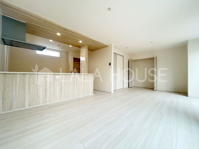 ���r���O -