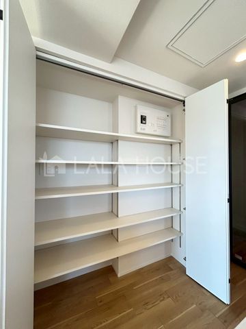 ���[ ���r���O���[