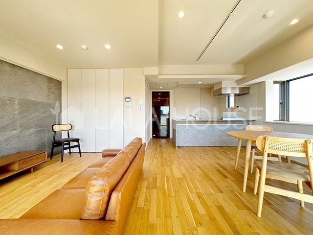 ���r���O -