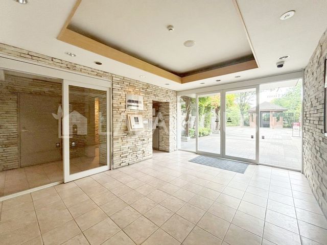 �G���g�����X -