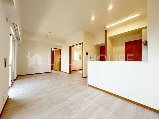 ���r���O -