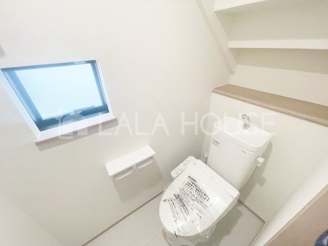 �g�C�� �g�C���ɂ͉��K�ȉ������֍��t��