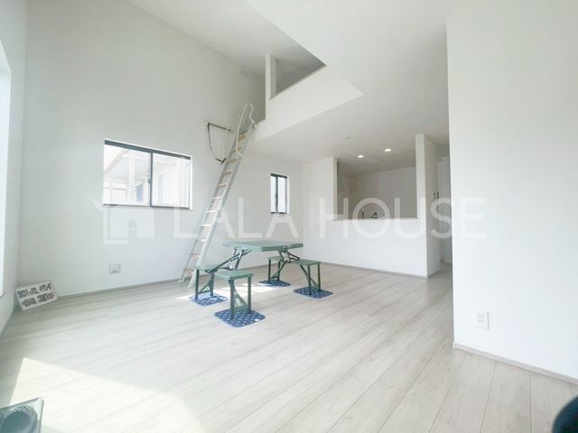 ���r���O �k�c�j��16���̐L�т₩�ȋ�ԁ����t�g�t����