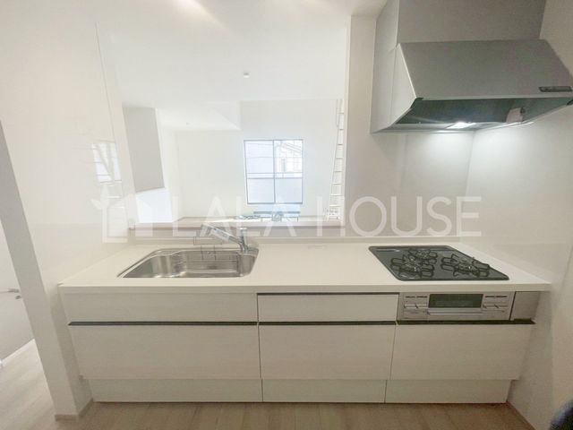 �L�b�`�� �����������Ƒ��ƌq����Ζʎ��L�b�`����