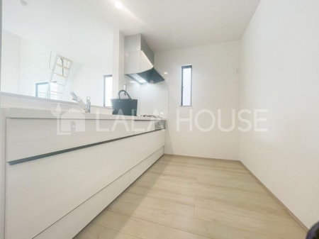 �L�b�`�� �①�ɂ�J�b�v�{�[�h��u���Ă������Ȃ�Ȃ��L�b�`���X�y�[�X��