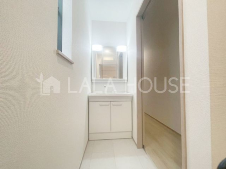 ���ʑ�E���ʏ� ����������X�^�C���b�V���ȃf�U�C���̐��ʉ��ϑ�