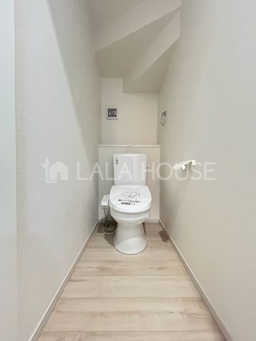 �g�C�� �g�C���ɂ͉��K�ȉ������֍��t��