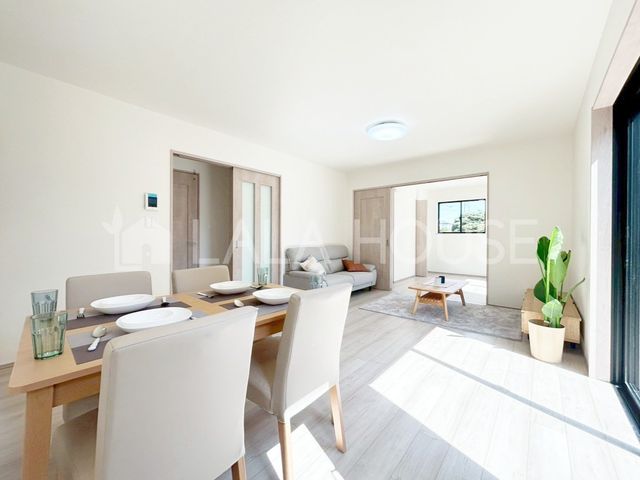 ���r���O -