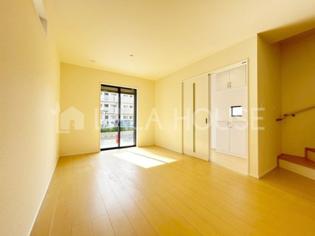 ���r���O -