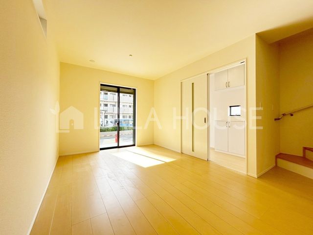 ���r���O -