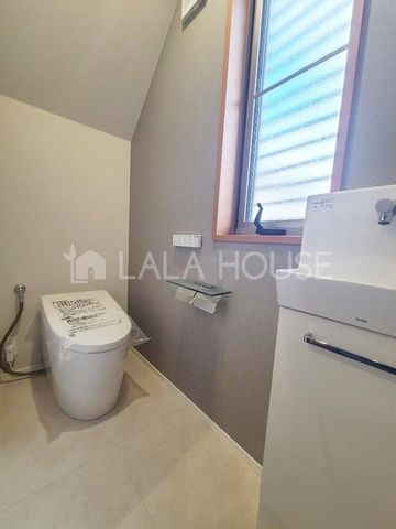 �g�C�� �g�C���ɂ͉��K�ȉ������֍��t��