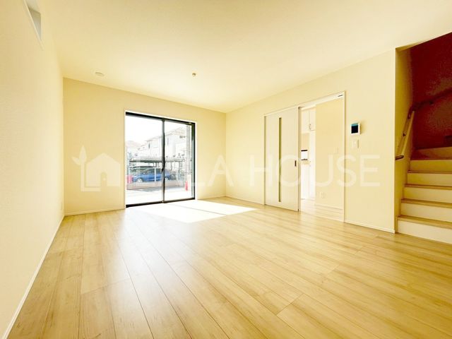 ���r���O -