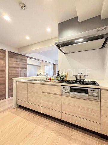 �L�b�`�� �����������Ƒ��ƌq����Ζʎ��L�b�`����