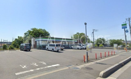 ���ӊ� �t�@�~���[�}�[�g������s���X �k��3���B 190m