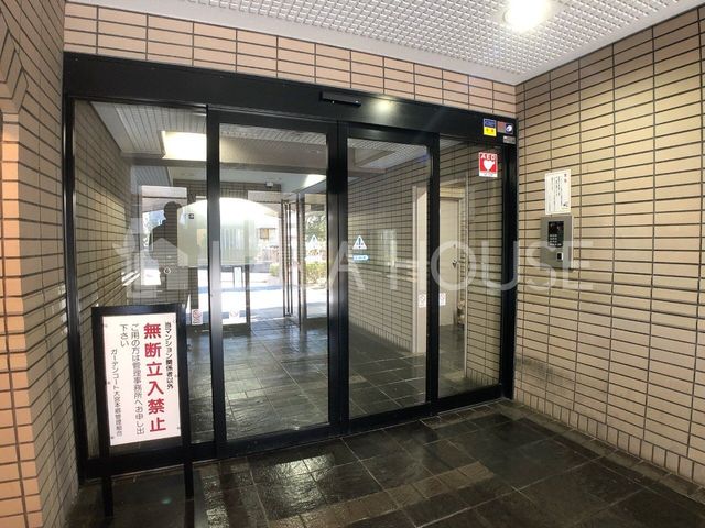 �G���g�����X �I�[�g���b�N�t���̃G���g�����X