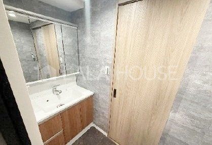 ���ʑ�E���ʏ� ����������X�^�C���b�V���ȃf�U�C���̐��ʉ��ϑ�