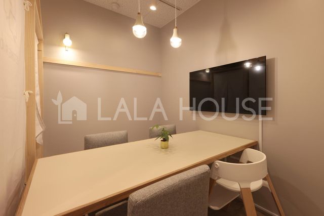 ���̑� ��l����̂ł���U�������`���g������������AStokke�̃`�F�A�����p�ӂ��Ă���܂��B�������~���N�p�̂����◣���H�̉��߂Ȃǂ����Ή��\�ł��I