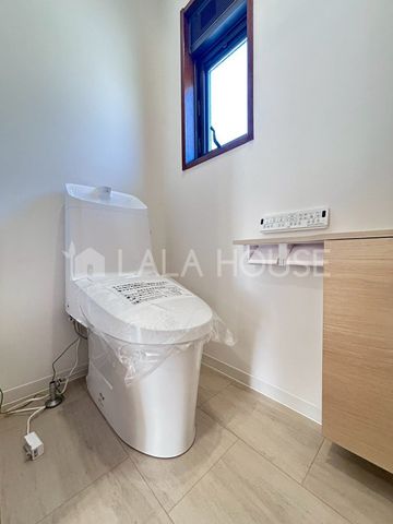 ���ʑ�E���ʏ� 3�ʃ~���[�̌��͎��[�X�y�[�X�������B�������̂�����͉̂B���āA�X�b�L���V���v���Ȑ��ʑ�ɁI