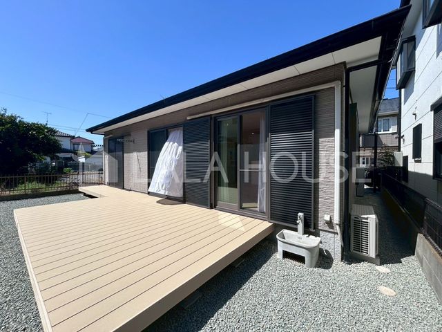 �o���R�j�[ �쑤�ɍL�X�Ƃ����f�b�L�t����