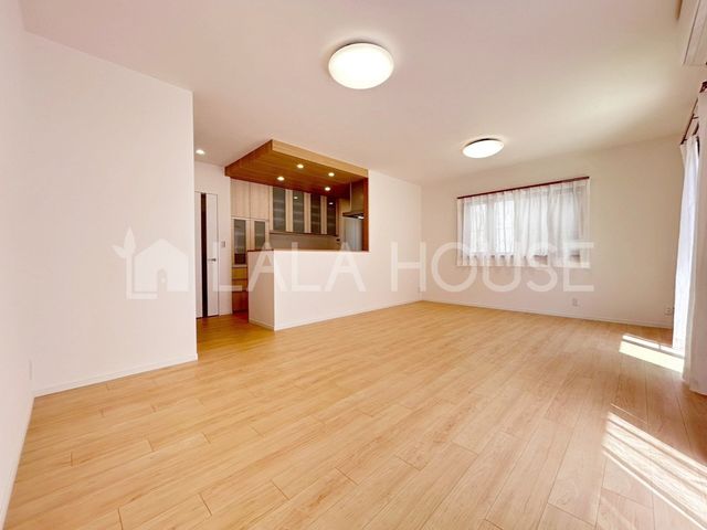 ���r���O -