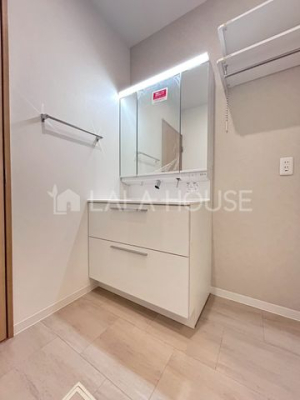 ���ʑ�E���ʏ� ����������X�^�C���b�V���ȃf�U�C���̐��ʉ��ϑ�