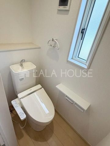 �g�C�� �g�C���ɂ͉��K�ȉ������֍��t��