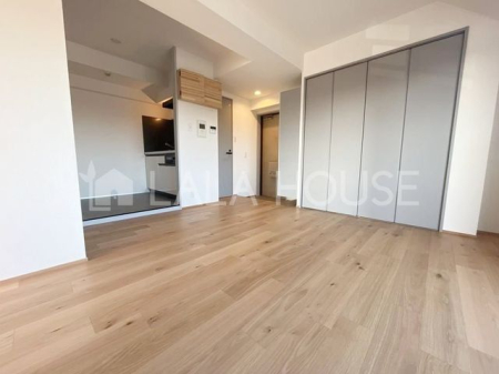 ���r���O �S�����t�H�[���ς݂̐V�����Z�܂��ŁA���K�ȕ�炵���������S�n�悢��Ԃ����񋟂��܂��B