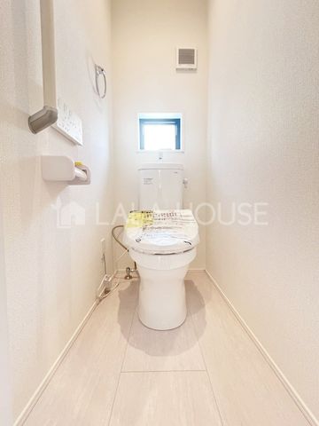 �g�C�� �g�C���ɂ͉��K�ȉ������֍��t��