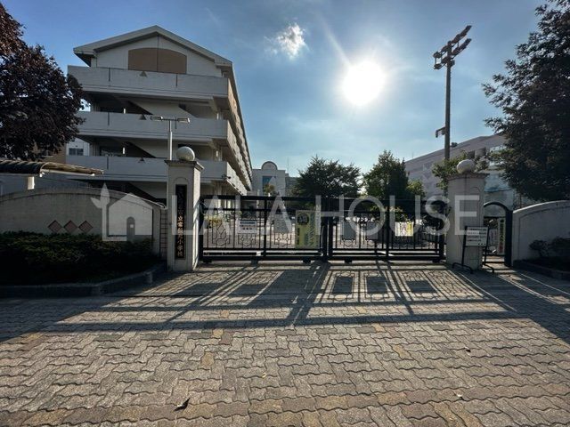 ���ӊ� �������܎s����Ֆk���w�Z �k��3���B 240m