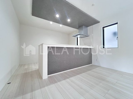 �L�b�`�� �V�����͂������ȃJ�E���^�[�L�b�`���̂��邨�����ŁI