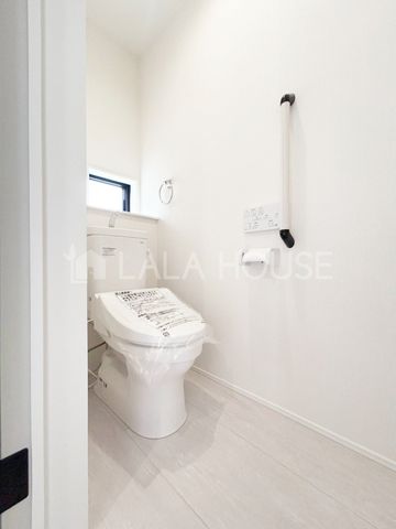 �g�C�� �g�C���ɂ͉��K�ȉ������֍��t��