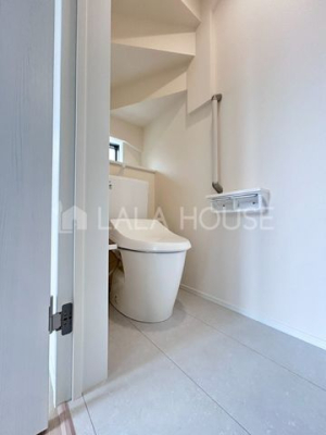 �g�C�� �g�C���ɂ͉��K�ȉ������֍��t��