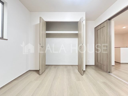 ���̑����� ���r���O�ɗאڂ���5.18���̗m����