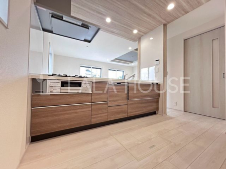 �L�b�`�� �ړ����Ȃ��Ă��q���̓�����������I����ȃL�b�`��������Ǝ����q��Ă����₷�����w�̖����I�H��@�t���Ă܂��I