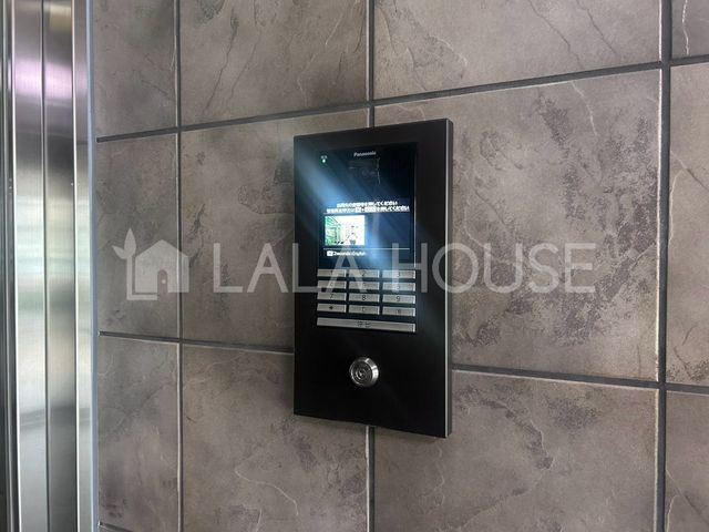 �G���g�����X �I�[�g���b�N�t�����L���ւŕs�R�҂��V���b�g�A�E�g�I���q���܂̂�����Ԃɂ����S�ł���