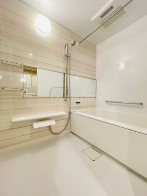 浴室 1坪タイプの浴室で広々バスタブ、毎日の疲れを癒す空間に…